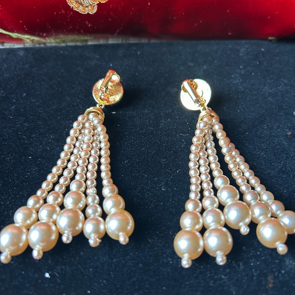 Vintage Kenneth Jay Lane Cream faux Pearl Drop clip on Earrings. Stamped KJL. - Picture 3 of 3